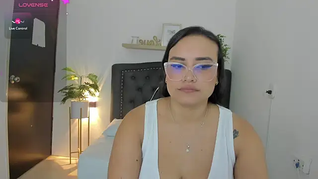 zoe danae  online show from 02.08.25