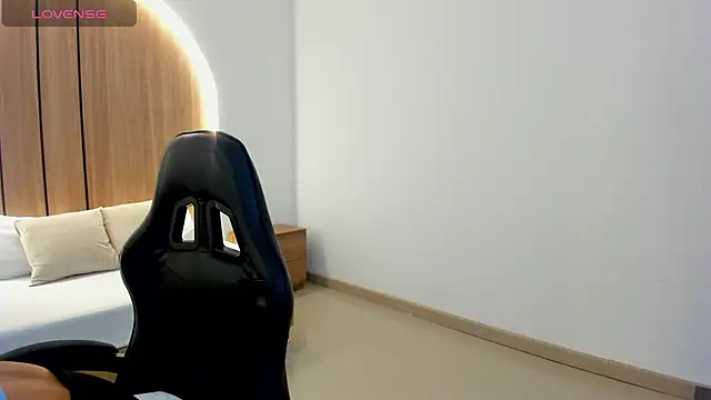 zoe danae  online show from 04.10.26