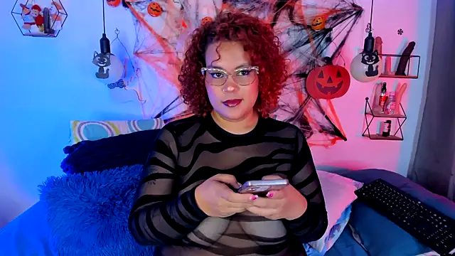 Snapshot of monicabbw_ chatting on 10.25.25 monicabbw online show from 10.25.25