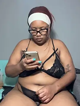 MimiCurves online show from 12.03.25