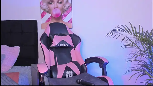 Kenia tompson01 online show from 10.13.25