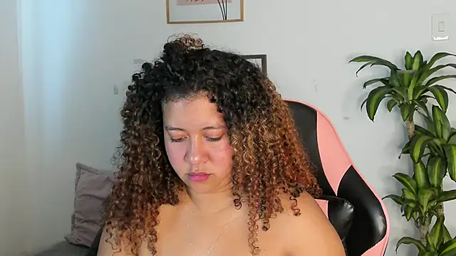 Kenia tompson01 online show from 11.23.25