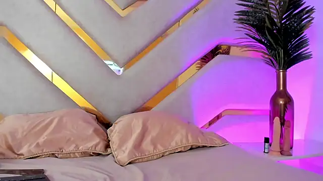 AilynMiller online show from 12.14.24