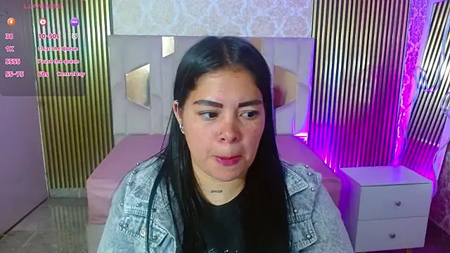 Snapshot of martinna_tay chatting on 06.21.26 martinna tay online show from 06.21.26