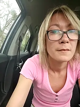 Snapshot of Timide_girl2 chatting on 03.06.25 Timide girl2 online show from 03.06.25