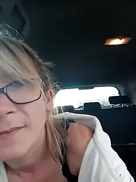 Snapshot of Timide_girl2 chatting on 03.11.25 Timide girl2 online show from 03.11.25