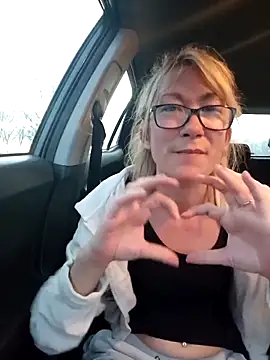 Snapshot of Timide_girl2 chatting on 03.12.25 Timide girl2 online show from 03.12.25