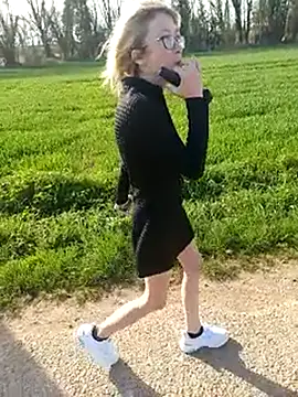 Snapshot of Timide_girl2 chatting on 03.18.25 Timide girl2 online show from 03.18.25