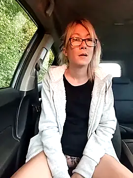 Snapshot of Timide_girl2 chatting on 10.11.25 Timide girl2 online show from 10.11.25