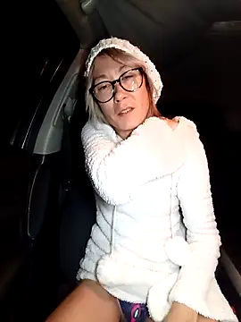 Snapshot of Timide_girl2 chatting on 12.16.25 Timide girl2 online show from 12.16.25