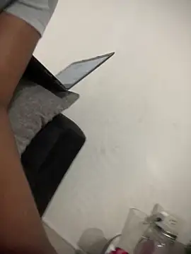 Snapshot of Berry_Bans chatting on 10.14.25 Berry Bans online show from 10.14.25