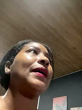 Snapshot of Berry_Bans chatting on 10.30.25 Berry Bans online show from 10.30.25