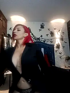 Snapshot of RedQueenMilf chatting on 10.22.25 RedQueenMilf online show from 10.22.25