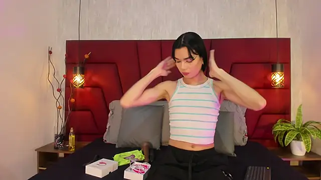 LadyLuminary online show from 12.04.25