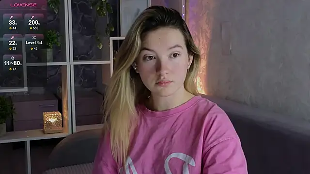 Snapshot of flawless_angell chatting on 11.01.25 flawless angell online show from 11.01.25