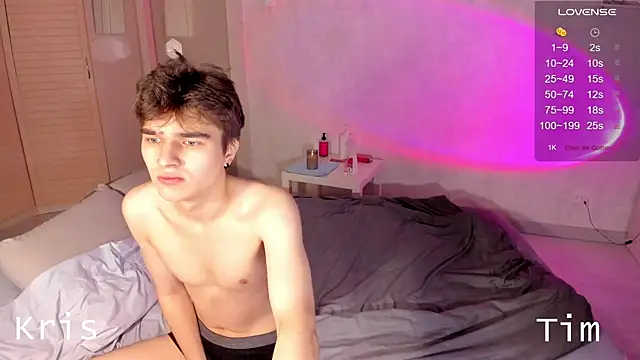 Snapshot of tailer_ chatting on 11.01.25 tailer online show from 11.01.25