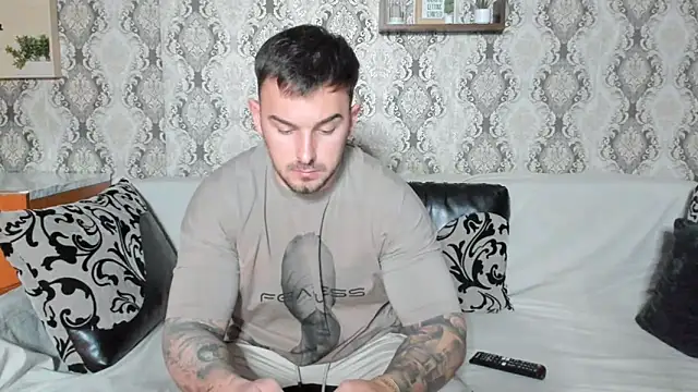 Snapshot of Jonmusclemaster chatting on 12.13.24 Jonmusclemaster online show from 12.13.24