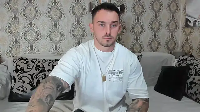 Snapshot of Jonmusclemaster chatting on 01.12.25 Jonmusclemaster online show from 01.12.25