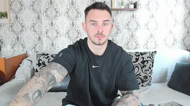 Snapshot of Jonmusclemaster chatting on 01.14.25 Jonmusclemaster online show from 01.14.25