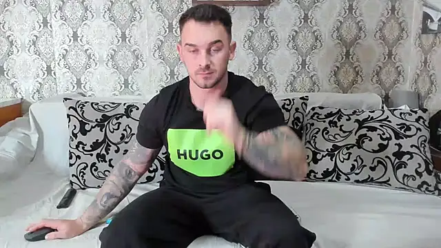 Snapshot of Jonmusclemaster chatting on 01.22.25 Jonmusclemaster online show from 01.22.25