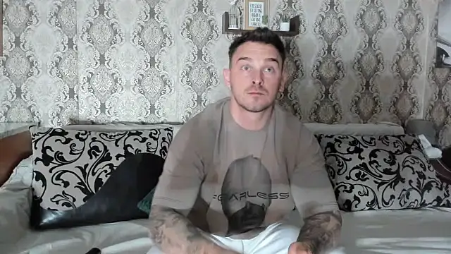 Snapshot of Jonmusclemaster chatting on 02.01.25 Jonmusclemaster online show from 02.01.25