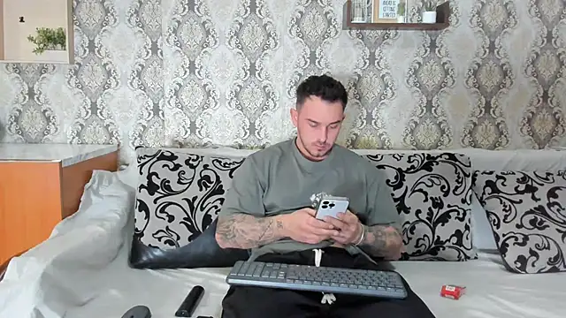 Snapshot of Jonmusclemaster chatting on 02.05.25 Jonmusclemaster online show from 02.05.25