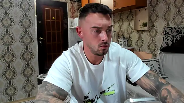 Snapshot of Jonmusclemaster chatting on 09.26.25 Jonmusclemaster online show from 09.26.25