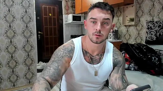 Snapshot of Jonmusclemaster chatting on 10.15.25 Jonmusclemaster online show from 10.15.25