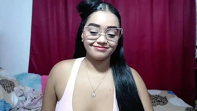 Snapshot of kiara_milf_ chatting on 04.15.26 kiara milf online show from 04.15.26
