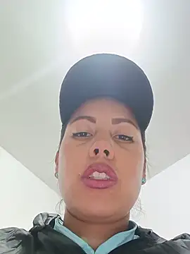 Snapshot of _andrea30 chatting on 06.17.26 andrea30 online show from 06.17.26