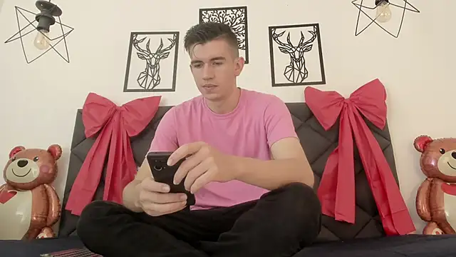 MikaelSlow online show from 02.14.25