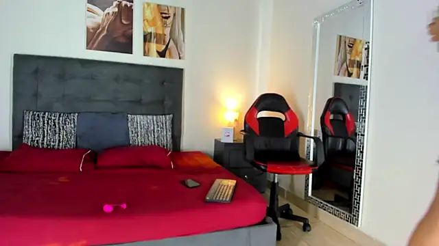 Snapshot of MarilynDavies chatting on 02.08.25 MarilynDavies online show from 02.08.25