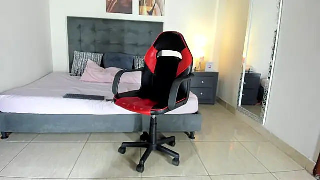 Snapshot of MarilynDavies chatting on 02.10.25 MarilynDavies online show from 02.10.25