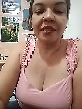 Snapshot of MarilynDavies chatting on 02.25.25 MarilynDavies online show from 02.25.25