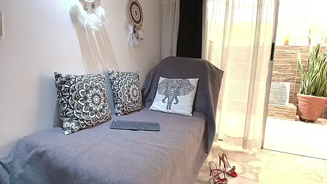 Snapshot of MarilynDavies chatting on 03.14.25 MarilynDavies online show from 03.14.25