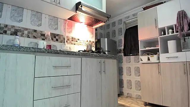 Snapshot of MarilynDavies chatting on 10.12.25 MarilynDavies online show from 10.12.25