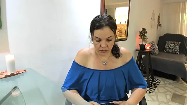 Snapshot of MarilynDavies chatting on 10.16.25 MarilynDavies online show from 10.16.25