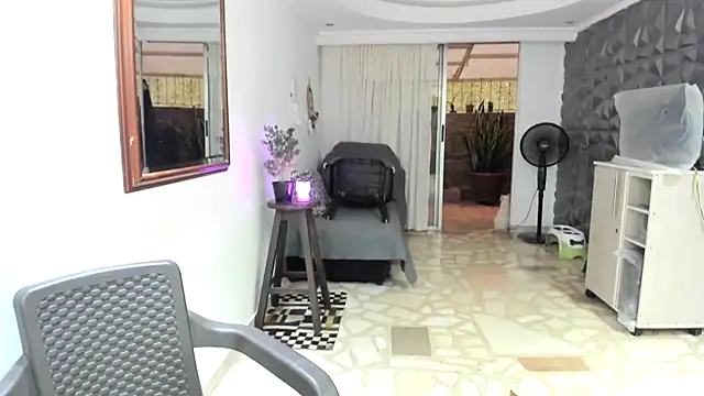 Snapshot of MarilynDavies chatting on 11.25.25 MarilynDavies online show from 11.25.25