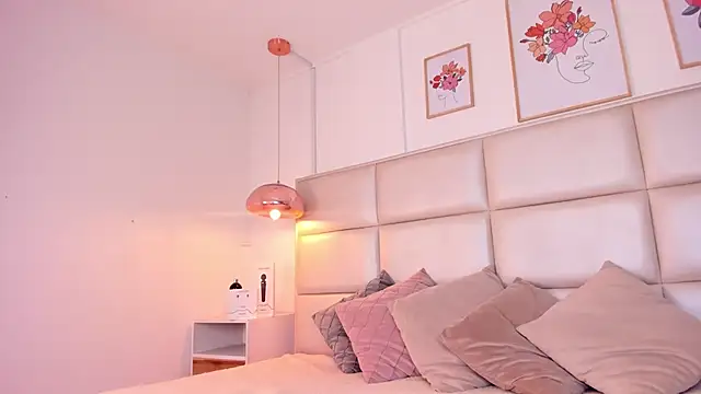 Snapshot of Aily_Yozuko chatting on 02.18.25 Aily Yozuko online show from 02.18.25