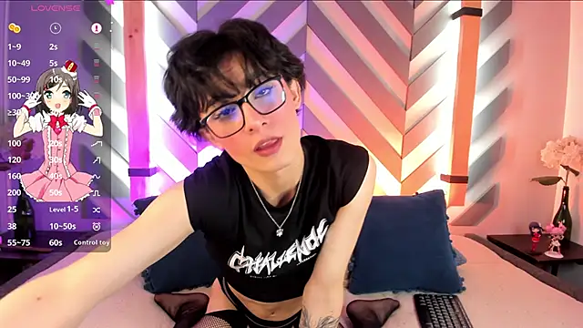 Snapshot of cherryy_boy chatting on 12.18.24 cherryy boy online show from 12.18.24