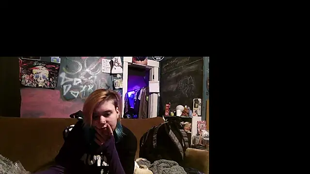 Snapshot of Esteem369 chatting on 01.21.25 Esteem369 online show from 01.21.25