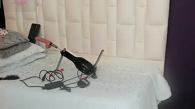 brithanyadams23 online show from 10.04.25