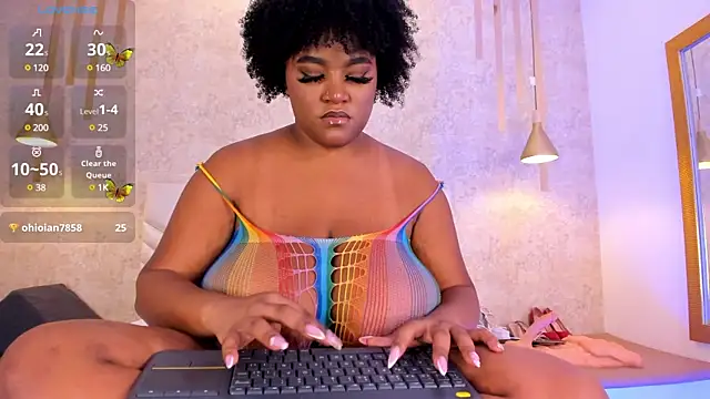 NiiaMoore online show from 01.25.25