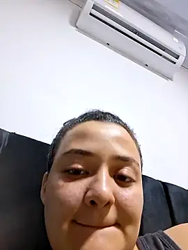 Snapshot of Liancy chatting on 10.29.25 Liancy online show from 10.29.25