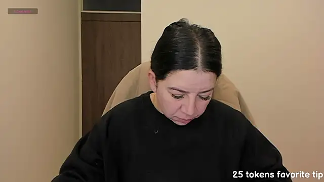 Snapshot of Im_coco chatting on 01.19.25 Im coco online show from 01.19.25