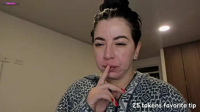 Snapshot of Im_coco chatting on 02.01.25 Im coco online show from 02.01.25