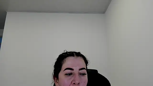 Snapshot of Im_coco chatting on 02.14.25 Im coco online show from 02.14.25