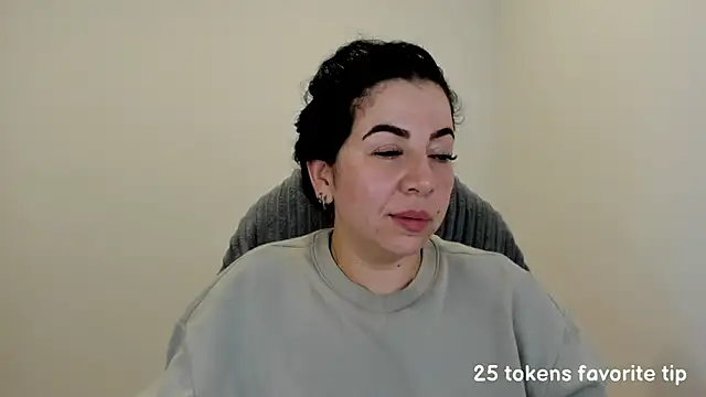 Snapshot of Im_coco chatting on 02.15.25 Im coco online show from 02.15.25