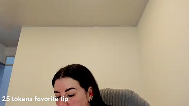 Snapshot of Im_coco chatting on 02.19.25 Im coco online show from 02.19.25