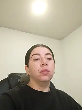 Snapshot of Im_coco chatting on 11.12.25 Im coco online show from 11.12.25